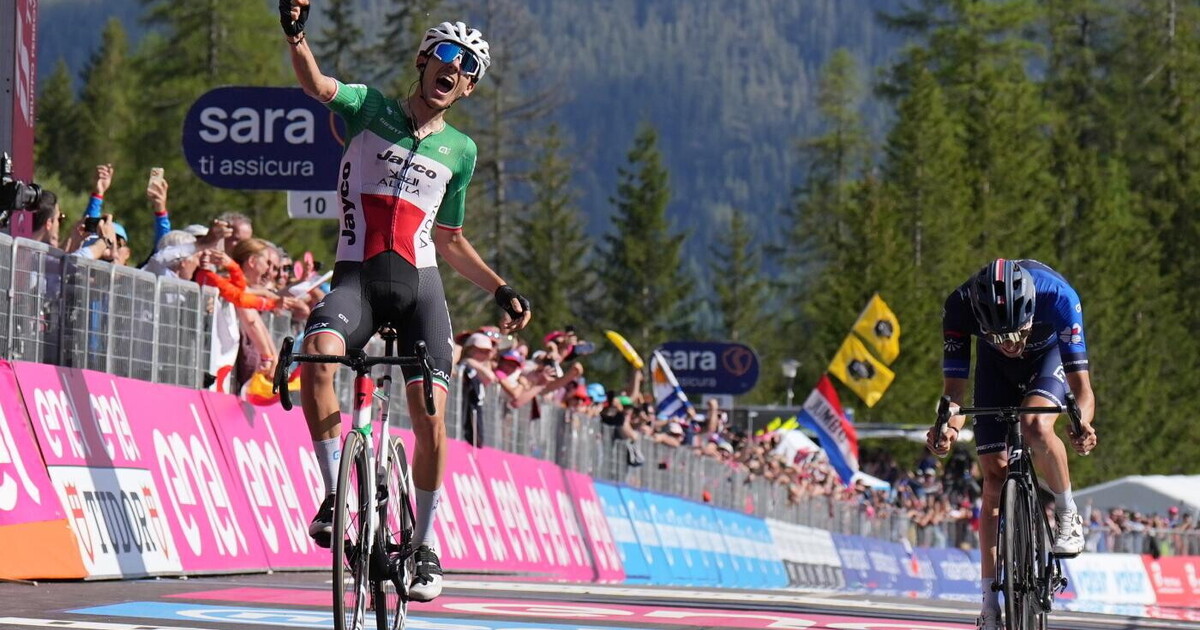 Filippo Zana wins in Val di Zoldo and completes the colors of the Giro d'Italia