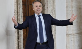 Macron bussa alla Lega: il curioso incontro fra l'ambasciatore francese e il presidente della commissione Difesa