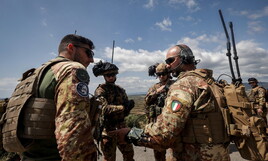 Un'idea contro le difficoltà di reclutamento delle Forze armate: arruolare anche gli immigrati