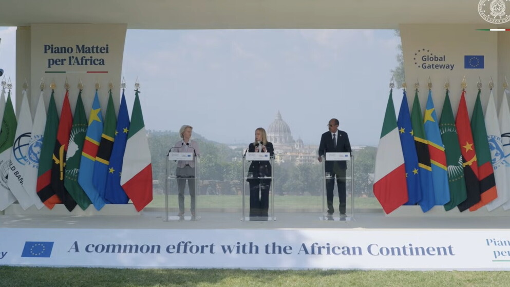 Meloni al vertice sul Piano Mattei: “Gli accordi firmati oggi valgono 1,2 miliardi di impegni concreti”