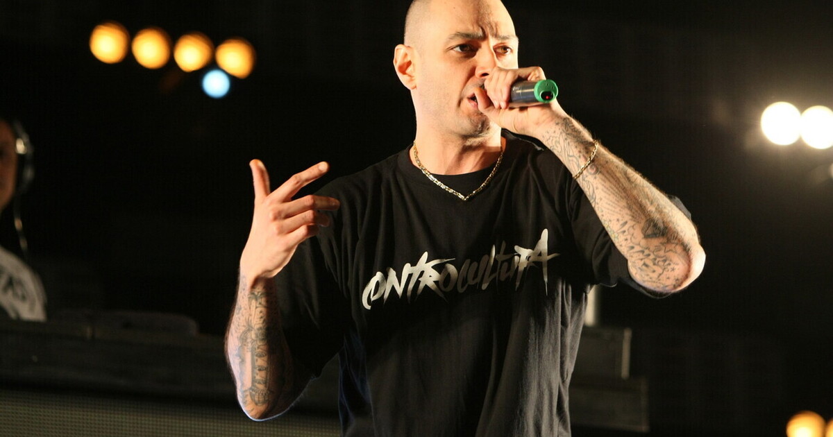 I protagonisti della scena rap soffrono la cappa dei social. Fibra insegna I protagonisti della scena rap soffrono la cappa dei social. Fibra insegna