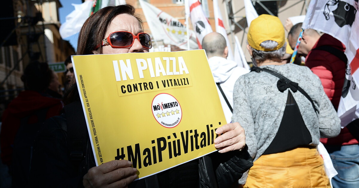 Il populismo costa più dei vitalizi Il populismo costa più dei vitalizi