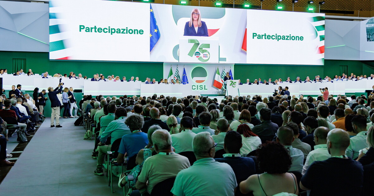 Schlein in prima fila al congresso della Cisl. Fumarola: "Ora un patto della responsabilità" Schlein in prima fila al congresso della Cisl. Fumarola: "Ora un patto della responsabilità"