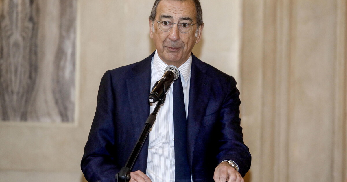Assedio a sala. La difesa del sindaco. Un “poliziotto’ per prendere il posto di Mafredi Assedio a sala. La difesa del sindaco. Un “poliziotto’ per prendere il posto di Mafredi