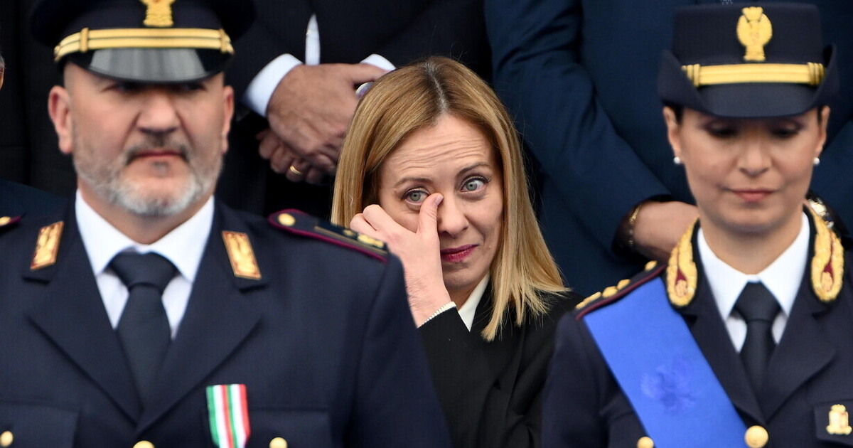 La Polizia italiana veste “Made in Bangladesh” La Polizia italiana veste “Made in Bangladesh”