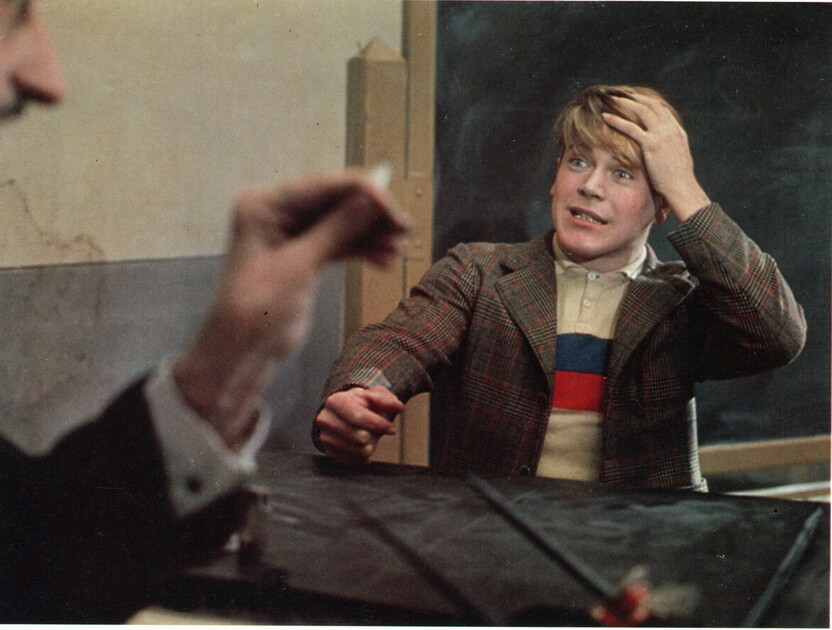 Il mio liceo, lo studio (poco) e le pene sofferte con la prof. Robespierre Il mio liceo, lo studio (poco) e le pene sofferte con la prof. Robespierre