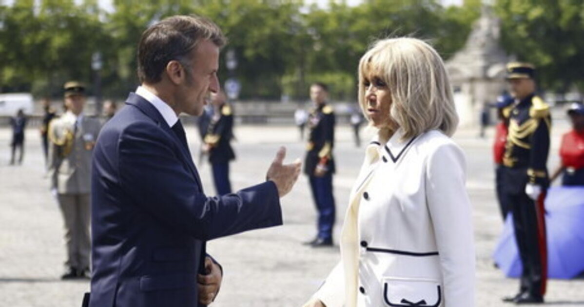 cherchez la trans i macron contro la svalvolata influencer americana