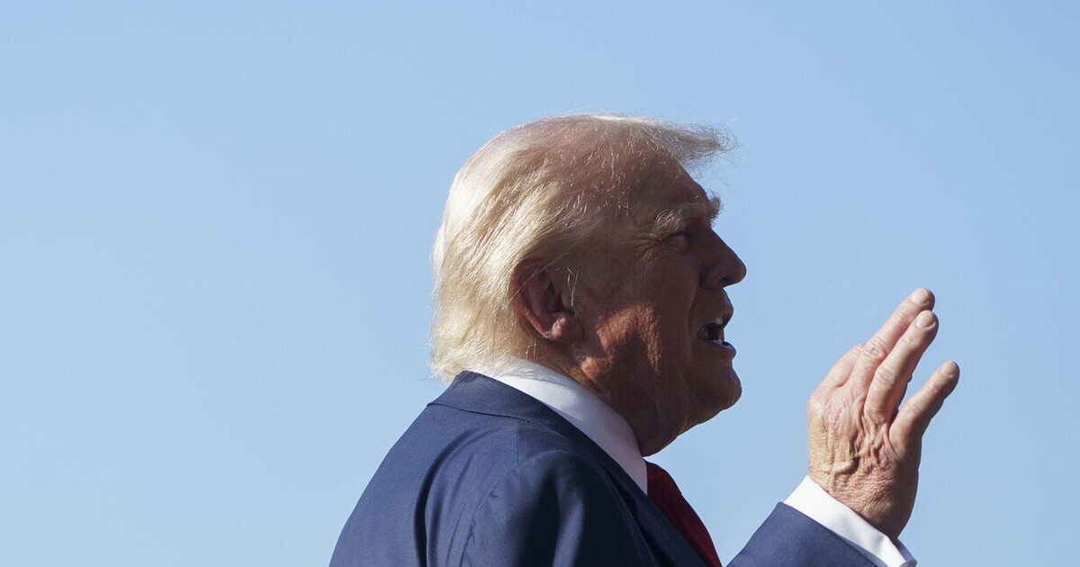 Trump allenta le sanzioni al regime birmano Trump allenta le sanzioni al regime birmano