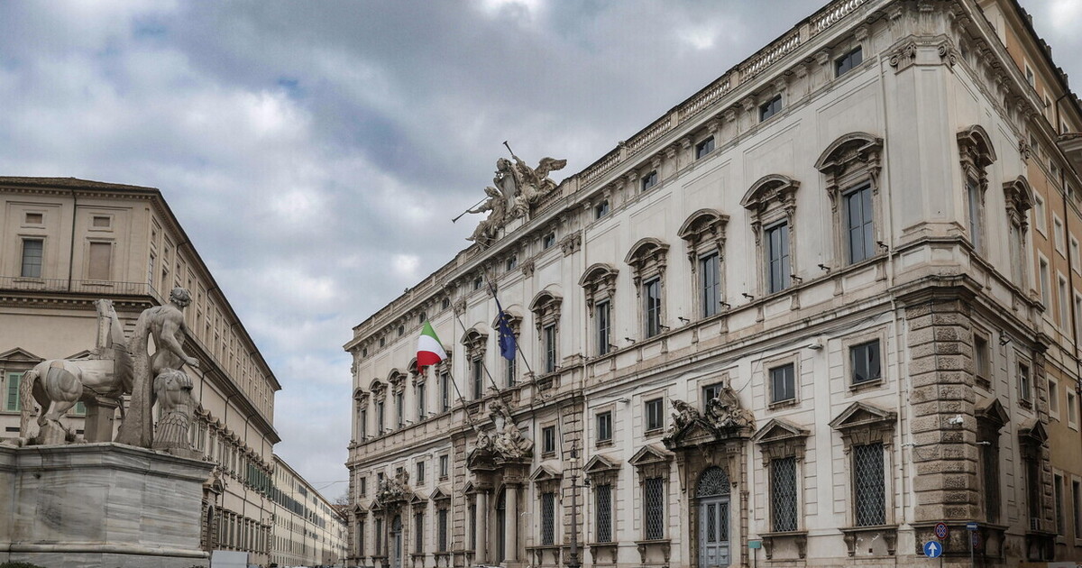 La Consulta abolisce il taglio al tetto degli stipendi pubblici (evviva) e fa un regalino ai giudici della Consulta