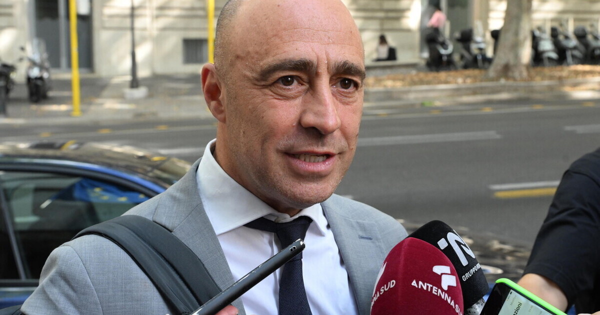 il sindaco di taranto bitetti si 232 dimesso dopo le contestazioni sull ex ilva