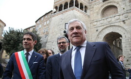 https://img-prod.ilfoglio.it/2025/07/29/160006475-09c5aade-1040-43b6-8ddb-af8dc56a0248.jpg