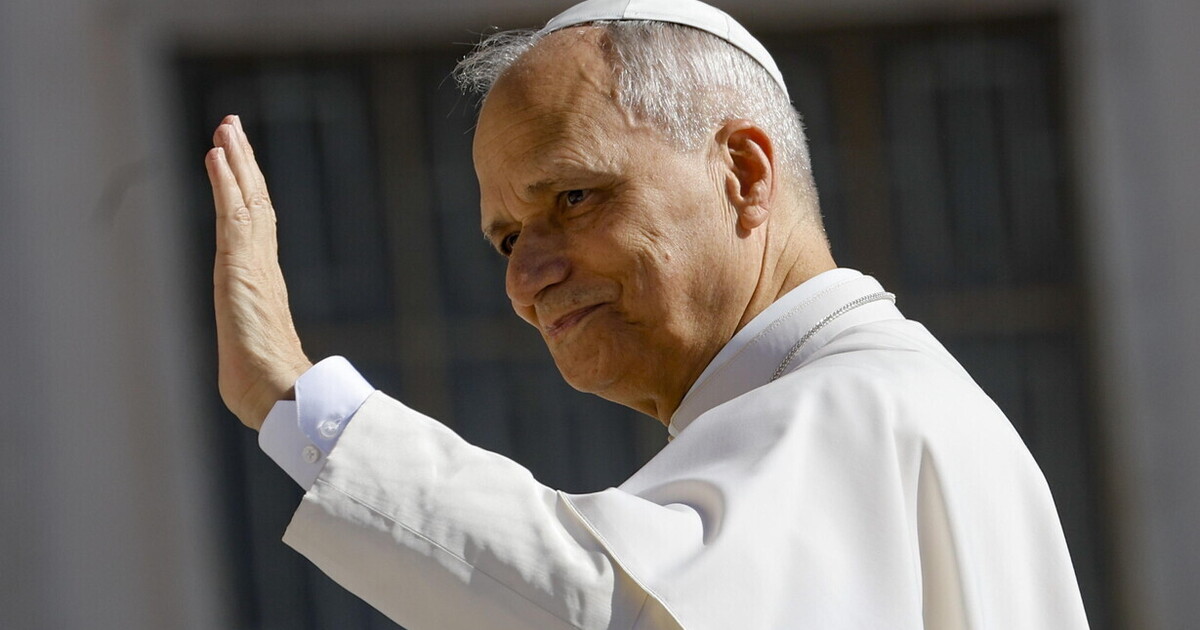 Regina Caeli e Feliz Navidad. Leone, il Papa che cantando prega due volte Regina Caeli e Feliz Navidad. Leone, il Papa che cantando prega due volte