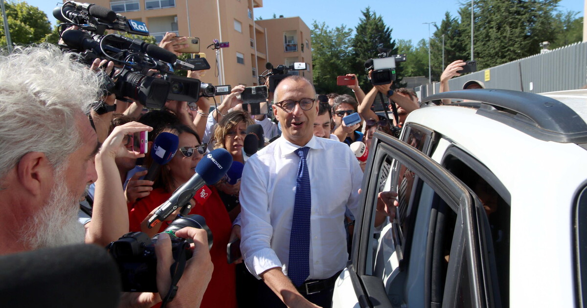 Ricci dai pm. “Ho chiarito tutto, vado avanti”. E domani Conte scioglie la riserva sulle Marche Ricci dai pm. “Ho chiarito tutto, vado avanti”. E domani Conte scioglie la riserva sulle Marche