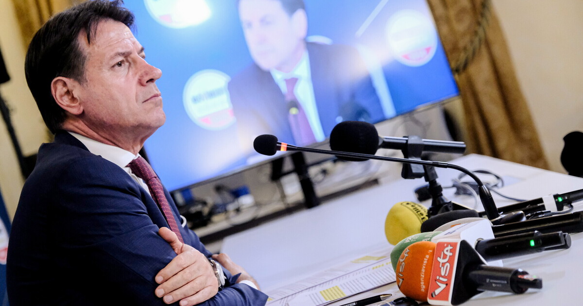 Il doppiopesismo della Conte Manettari Associati sui politici indagati Il doppiopesismo della Conte Manettari Associati sui politici indagati