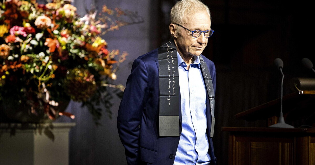 Il poeta si è incartato nella menzogna del genocidio a Gaza Il poeta si è incartato nella menzogna del genocidio a Gaza