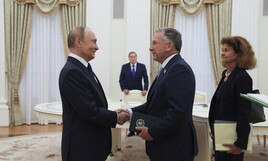 https://img-prod.ilfoglio.it/2025/08/06/182604120-b34a2677-5e9c-4343-90ef-9ffc40c54701.jpg