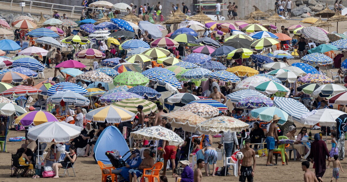 Al mare a Ferragosto? Non siamo mica fessi Al mare a Ferragosto? Non siamo mica fessi