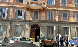 Poco Fratelli d’Italia, i baby Meloni occupano la sede. Dispetti e Polizia