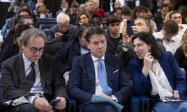Audio imbarazzanti e veti incrociati. I guai del campo largo che in Calabria deve scegliere l’avversario di Occhiuto