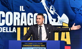 https://img-prod.ilfoglio.it/2025/08/18/155330884-6b6735e4-709e-49ac-a8aa-e9212dde2444.jpg