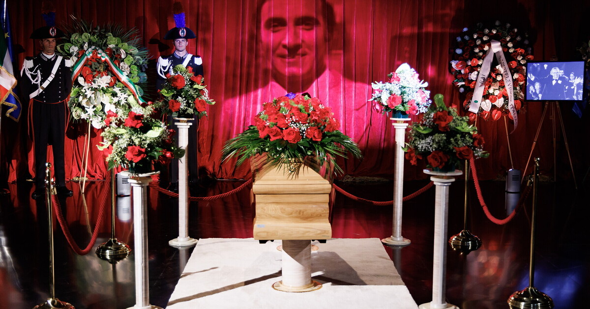 la commozione per pippo baudo e per i monumenti che crollano