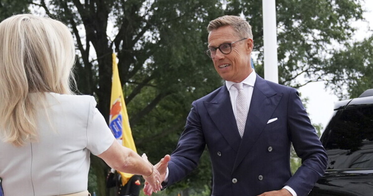 Buche di potere. Ecco come il presidente finlandese ha conquistato Trump Buche di potere. Ecco come il presidente finlandese ha conquistato Trump