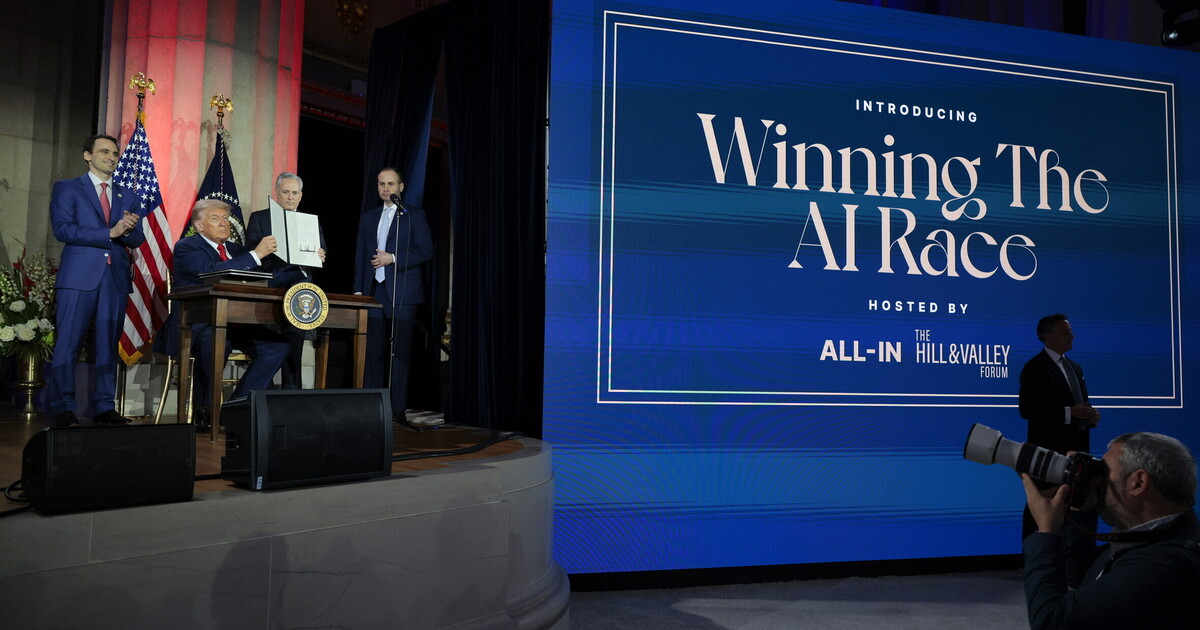 La lezione di Trump sull’intelligenza artificiale La lezione di Trump sull’intelligenza artificiale