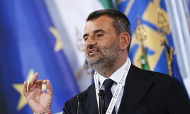 https://img-prod.ilfoglio.it/2025/08/22/155430918-0d27608c-35b5-4400-acfe-ccf1f60b02c5.jpg