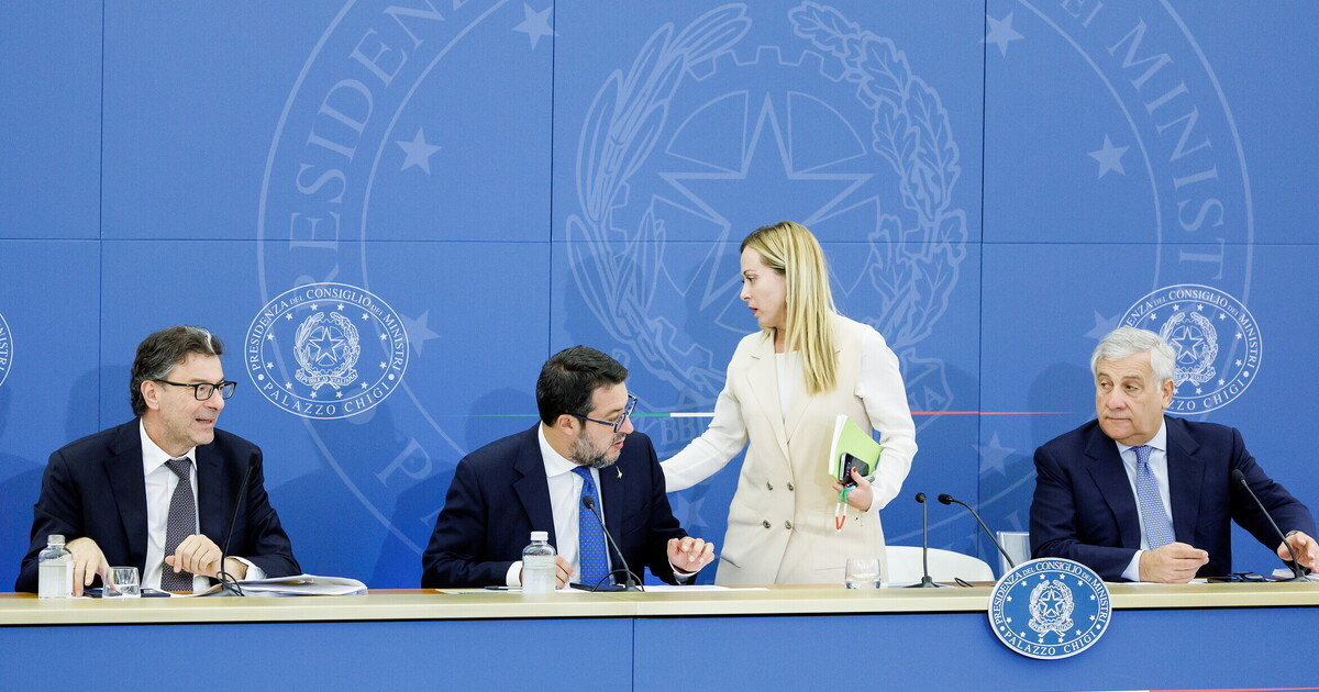 Extraprofitti, pace fiscale, Irpef. La Manovra del centrodestra tra annunci e (soliti) tormentoni estivi
