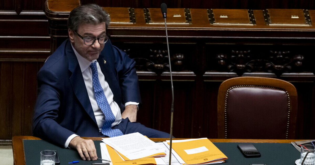 Il pizzicotto di Giorgetti alle banche 