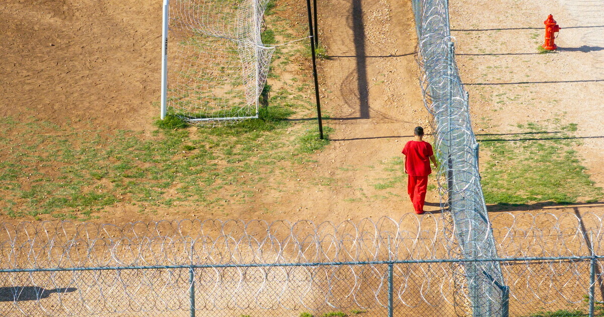 Il neonazista che si dichiara donna per andare in carcere femminile e il paradosso dei diritti
