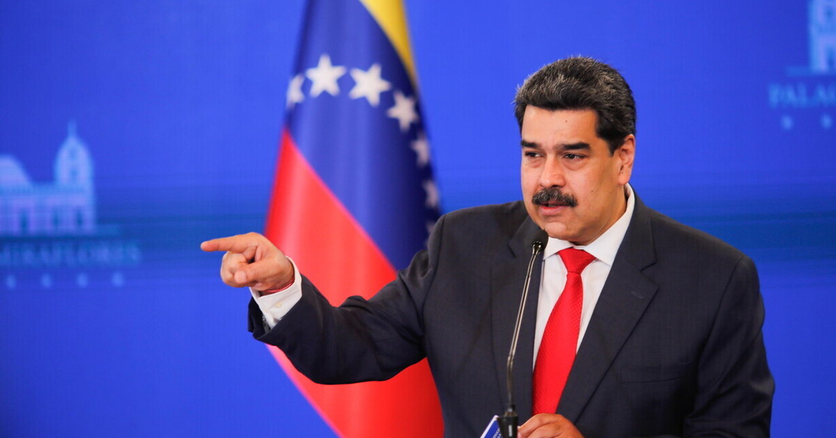 i muscoli di trump contro maduro