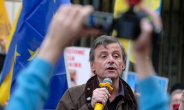 https://img-prod.ilfoglio.it/2025/08/26/165326946-804efa30-ea82-4b9a-bfa5-59e2caf091ec.jpg