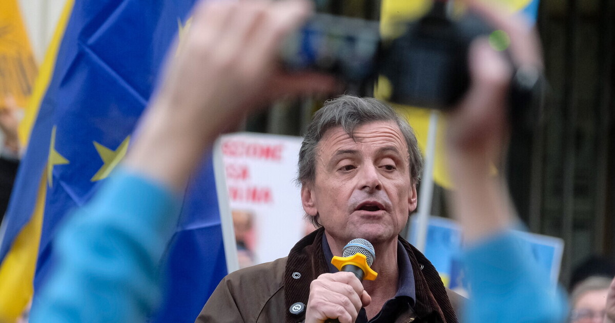 Calenda: “Schlein venga in Ucraina e dimostri che il Pd non ha abdicato anche ai valori della Resistenza” Calenda: “Schlein venga in Ucraina e dimostri che il Pd non ha abdicato anche ai valori della Resistenza”