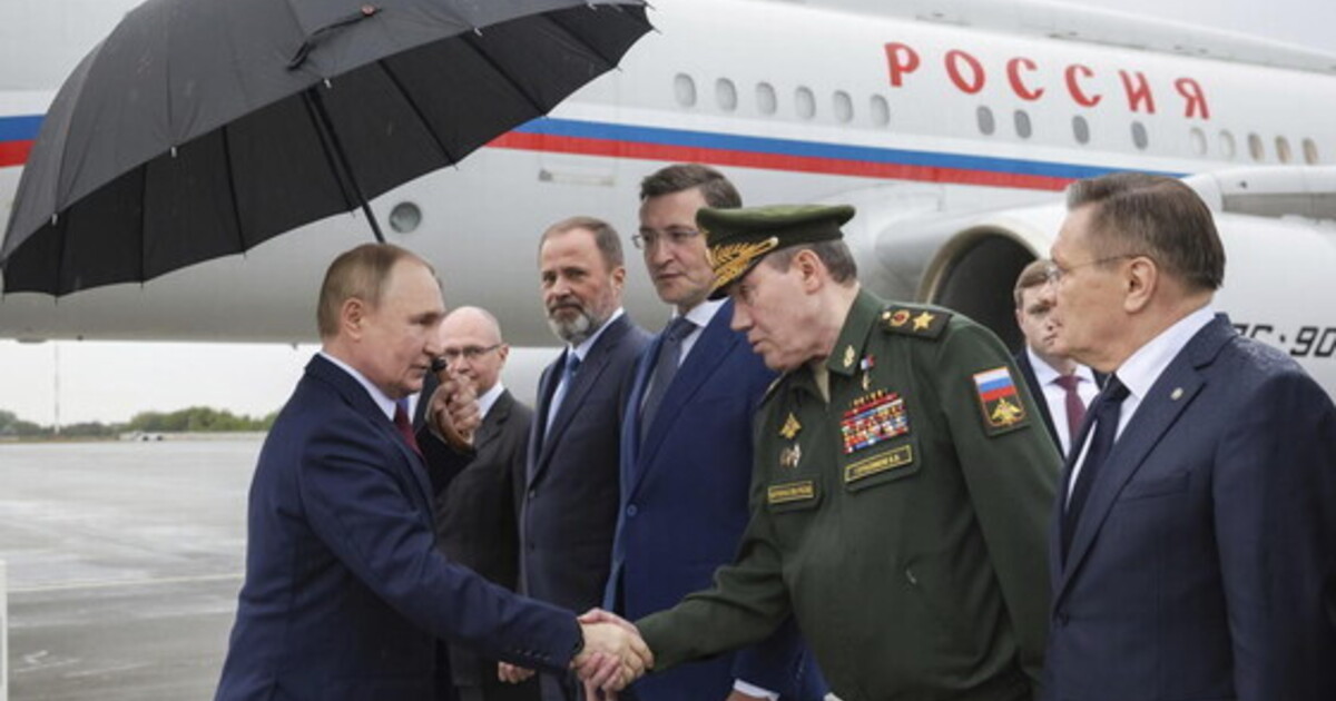 dalla roscosmos ai mazzi di fiori due storie dalla russia sanzionata