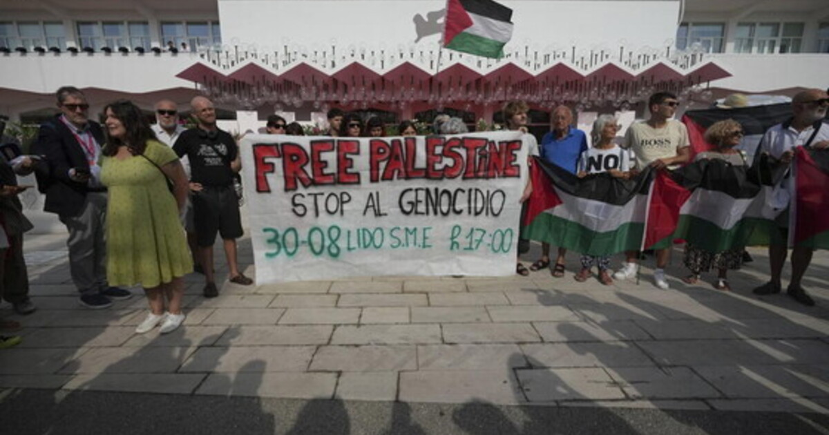 Caccia al selfie ma sono pochi gli attori a Venice4Palestine