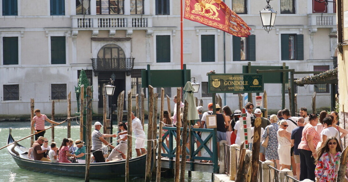 I veneziani spiaggiati sono stufi di noi, ma alcuni si infiltrano alle proiezioni I veneziani spiaggiati sono stufi di noi, ma alcuni si infiltrano alle proiezioni