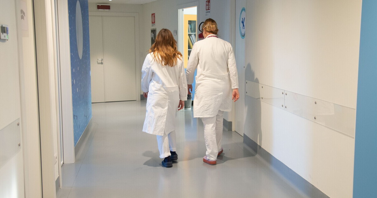 perch233 232 improprio parlare di scudo penale per i medici intervista al viceministro sisto