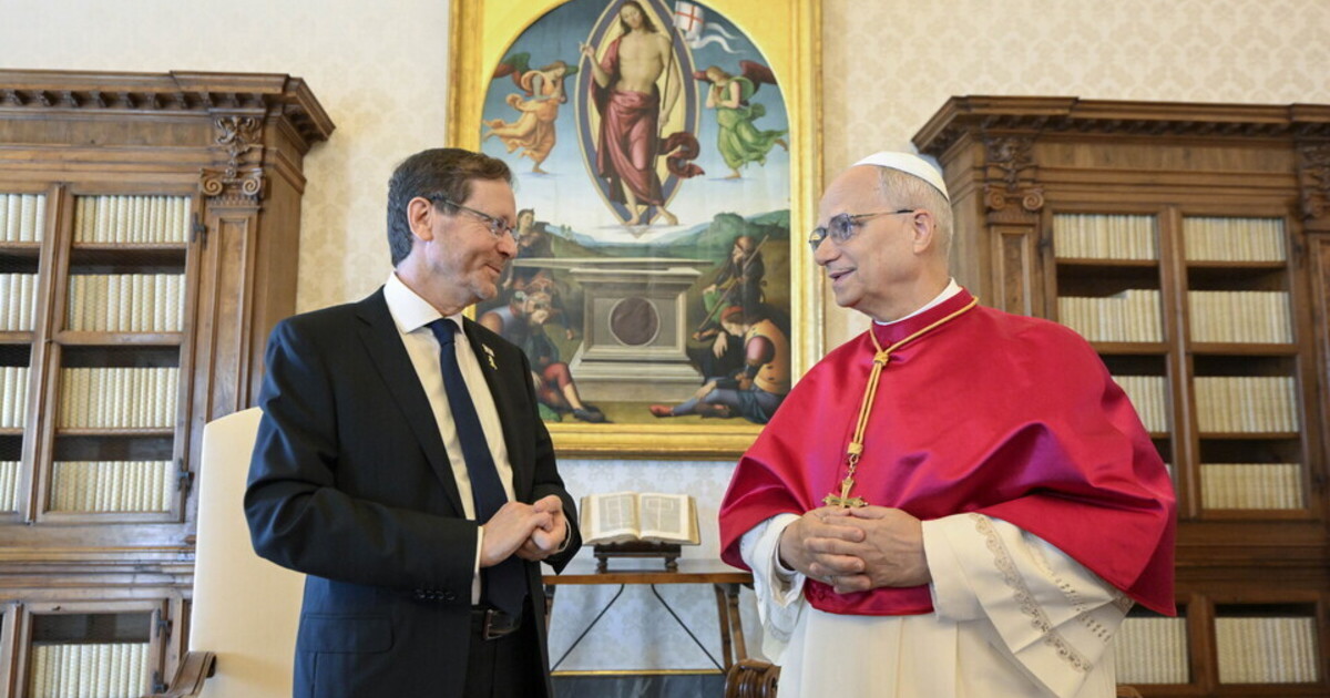 Per capire la linea di governo di Papa Leone bisogna guardare i fatti, non le chiacchiere Per capire la linea di governo di Papa Leone bisogna guardare i fatti, non le chiacchiere