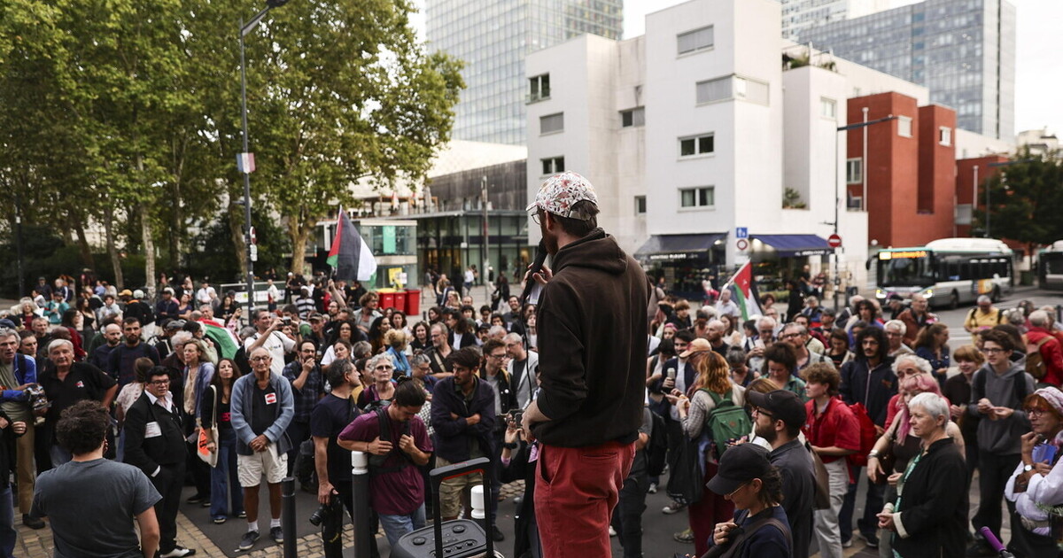 Il giorno della tempesta perfetta in Francia: "Blocchiamo tutto" in piazza Il giorno della tempesta perfetta in Francia: "Blocchiamo tutto" in piazza