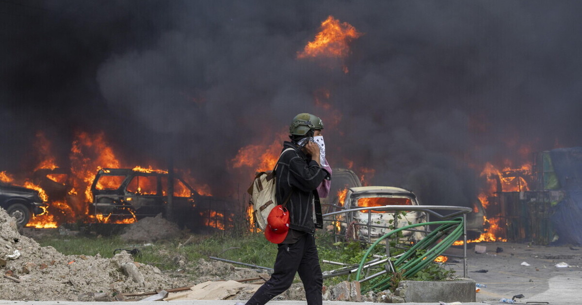Le proteste in Nepal costringono il primo ministro alle dimissioni