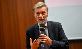 https://img-prod.ilfoglio.it/2025/09/10/142459366-5a4da046-9b86-424e-934b-d13026c508de.jpg