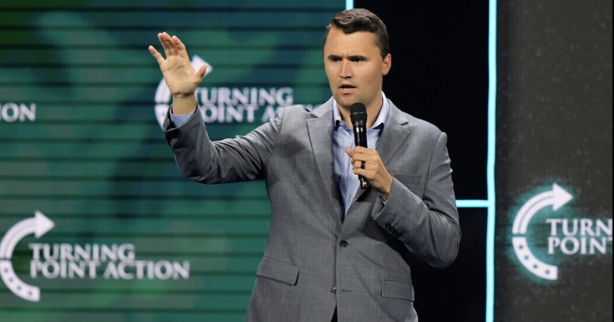 Hanno sparato a Charlie Kirk, giovane e popolare attivista della destra americana