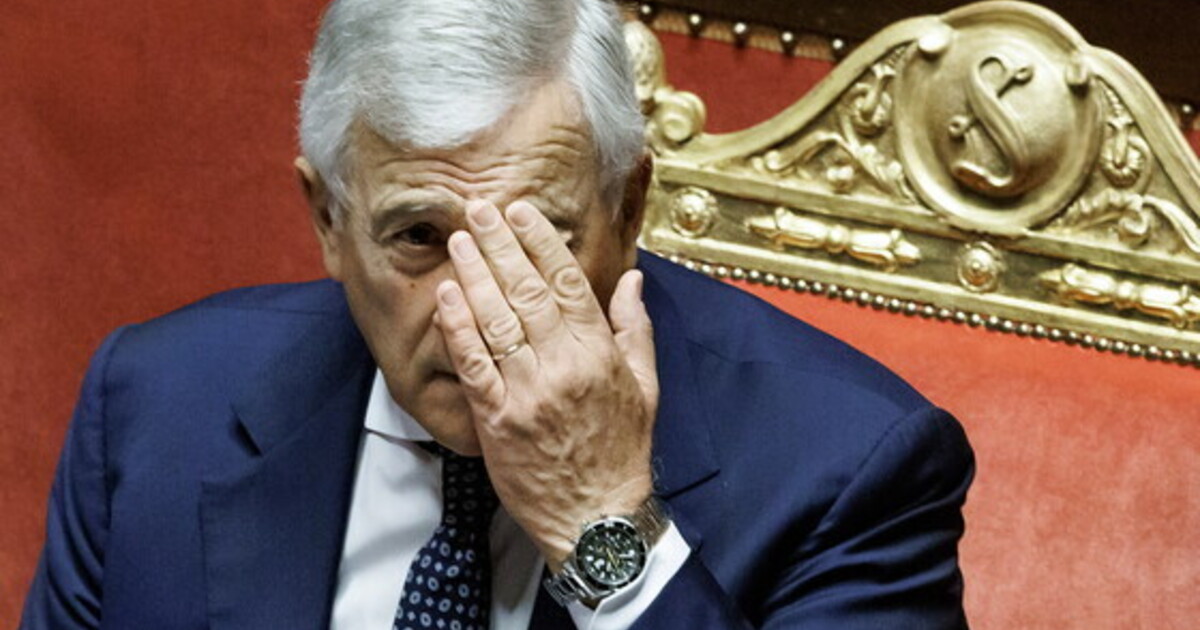 Tajani e il baratro. Il M5s gli dà del "prezzolato", lui: "Vergogna". La politica estera si fa piccola miseria Italia
