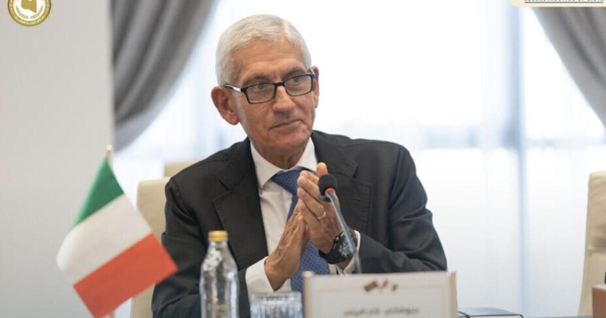 Anomalia: alla firma degli accordi commerciali con Haftar ci sono solo i nostri servizi segreti Anomalia: alla firma degli accordi commerciali con Haftar ci sono solo i nostri servizi segreti