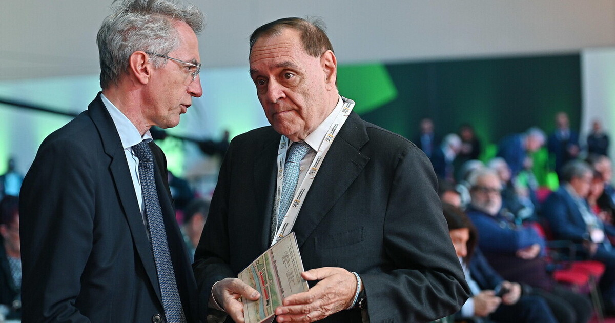 Mastella: “Fico si calmi, i candidati in Campania non li può selezionare un pool di ex magistrati” Mastella: “Fico si calmi, i candidati in Campania non li può selezionare un pool di ex magistrati”