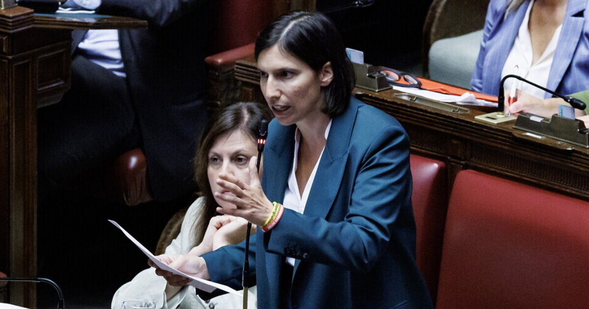 Schlein infastidita da Gualtieri ospite con Meloni in Rai, ma anche con Anci. Un pasticcino