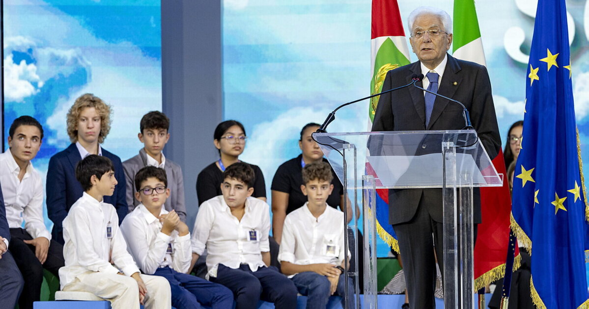 Volantinare Mattarella sulla libertà a scuola Volantinare Mattarella sulla libertà a scuola