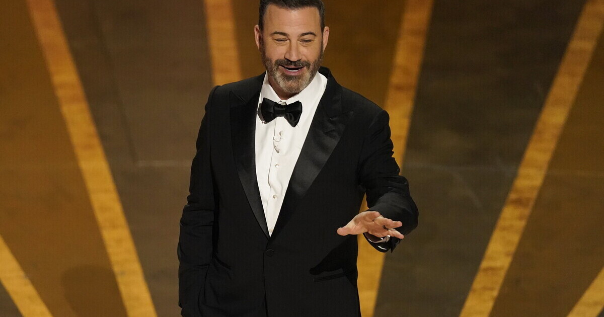 Kimmel torna in tv dopo il tentativo di censura di Trump e si commuove: "Grazie a chi ha lottato per farmi parlare"