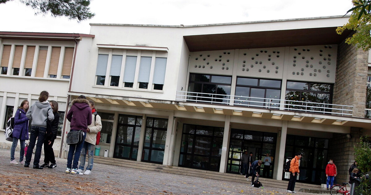 Uno studente ha accoltellato un